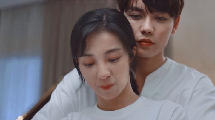 He suppressed all his emotions in his heart, but he couldn't hide his preference for her | The plain