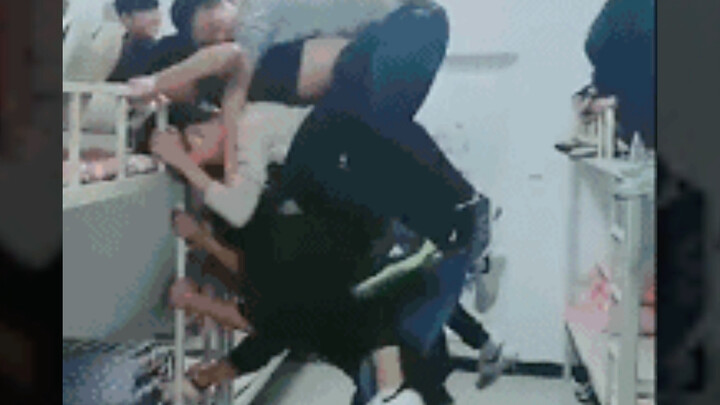 ห้องพักของพวกคุณในตอนนั้น เคยบ้าคลั่งแบบนี้ไหมนะ...