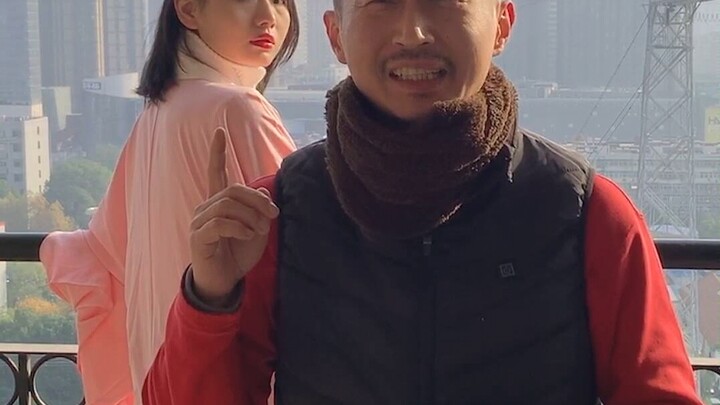 เนื้อหาจัดเต็ม: คุณลุงใจดีสอนวิธีใช้เทคนิคถ่ายภาพซ้อนอย่างชาญฉลาด เพื่อสร้างสิ่งที่ดูเหมือนเป็นไปไม่