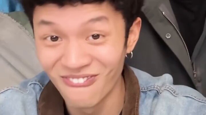 Seeing this, my lips unconsciously turned up