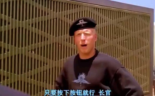 Prajurit bertanya kenapa harus berlatih menggunakan pisau, lalu instruktur langsung memperagakannya 