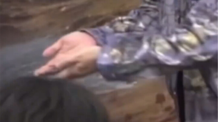 [Jay Chou] He’s so well-behaved, reaching out to sanitize his hands.