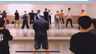 Lớp học nhảy đường phố Nhật Bản! Bắt đầu với Hiphop! Bạn sẽ luyện tập những gì trước khi thực hiện b