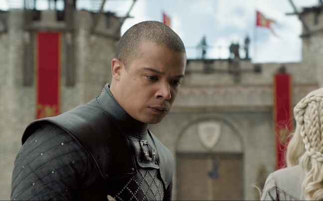 สาวใช้ของแม่มังกรถูกตัดหัวโดย Cersei และแม่มังกรเริ่มสังหารหมู่เมืองด้วยความโกรธ