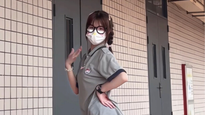 High school students dance to the Su Su Su school uniform version!