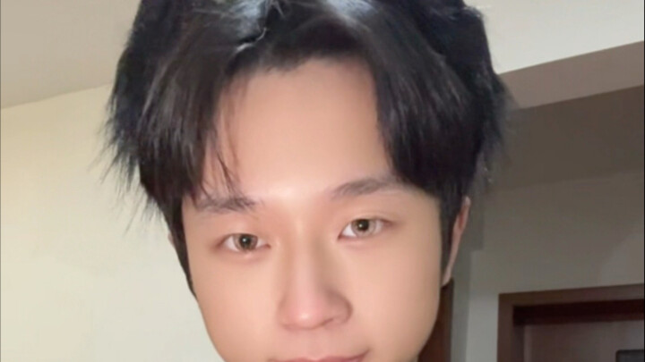 春节乐维给大家展示才艺，表翻一下