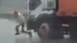 الكارثة دائما تكون على بعد خطوة مني!