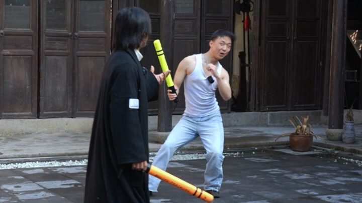 انتهى الأمر، رأسي يحكّ كثيرًا، يبدو أن دماغي بدأ ينمو! @مالا جيزي