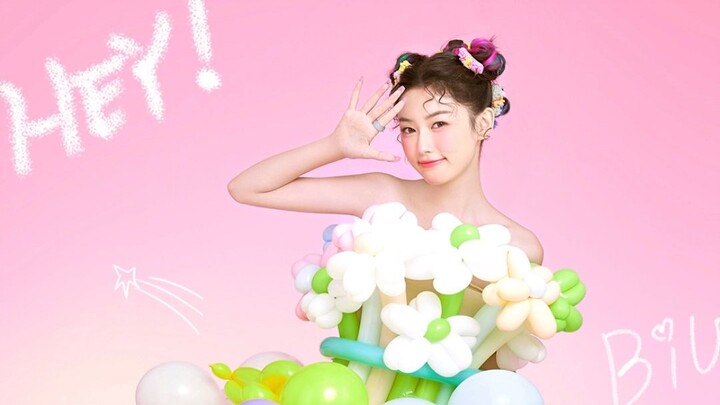 It’s been ages since I last took a photo. How was I supposed to smile again~?