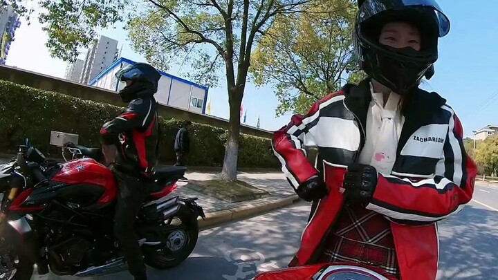 โดนทักแล้ว ไม่ทักดีกว่า #ดูคาติv2 #นักบิดสาว #เหตุการณ์สังคมตาย #โมเซียว