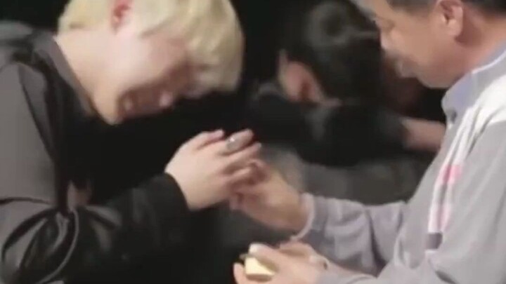หนูๆ อย่างฉันน่ะ ต่อให้ร้องไห้จนสลบไป ก็ยังต้องกินของที่พ่อหยิบยื่นมาอยู่ดี — เซเว่นทีน ควอนซุนยอง โ