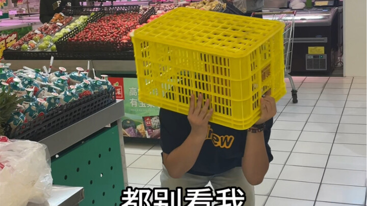 Dân sợ giao tiếp xã hội đi siêu thị kiểu này