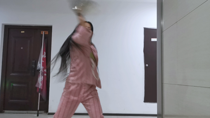 Sedikit ganti kostum