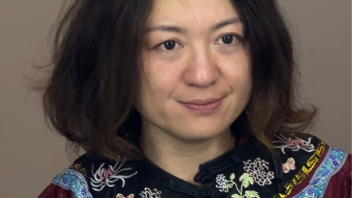 Đừng sợ, mình chỉ là một con búp bê cổ xưa thôi, mình chẳng nhìn thấy gì cả…….