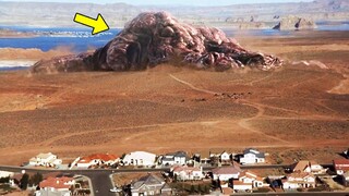 Huge Alien Mushroom-shaped Blob Invades The World, And People Try To Kill It With Shampoo!