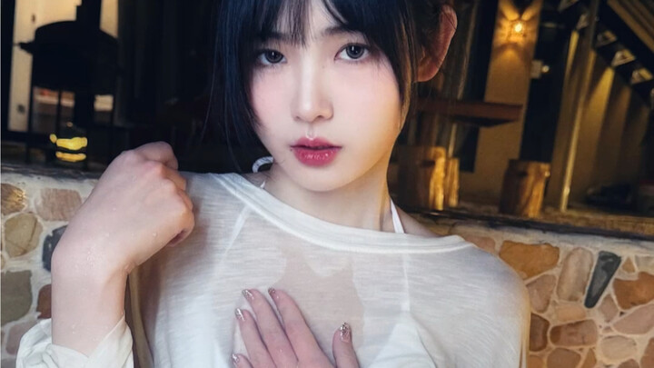 和女同事们泡温泉。