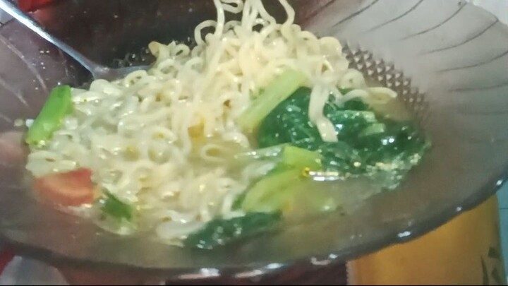 Asmr mukbang indomie mie soto pedas pake nasi