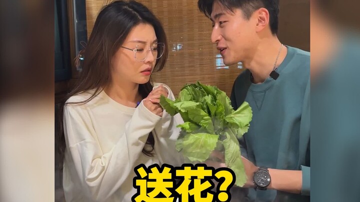 إنه يفهم الرومانسية.