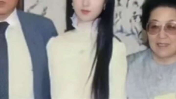 Không phải… thì ra bản năm 87 chưa lột tả hết vẻ đẹp của cô ấy! Trang phục hiện đại lại thanh thoát,