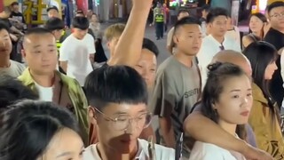 这下老板慌了