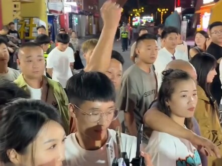 这下老板慌了