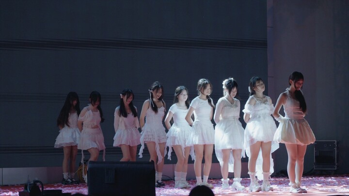 High School Graduation Party: A World of Reunion