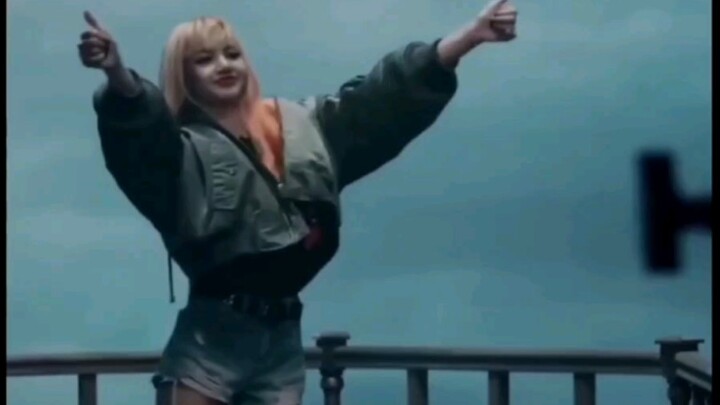 shut down hợp tác với Play With Fire, cùng đón xem hậu trường để xem bàn tay xuất hiện trước ống kín