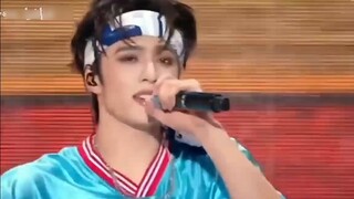 "Tóm tắt buổi hòa nhạc Đại Liên của Dan" Hãy theo chân anh em nhà Dan để kể chuyện cười suốt đêm