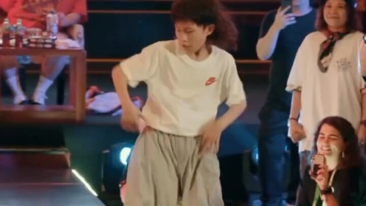 Song Haoming menunjukkan freestyle tingkat tinggi di Indonesia, mari kita tonton terus-menerus!!