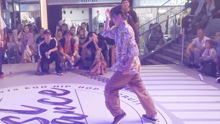 【胖脸镜镜子】popping比赛现场惊现古早蹦迪曲？嗨翻全场！