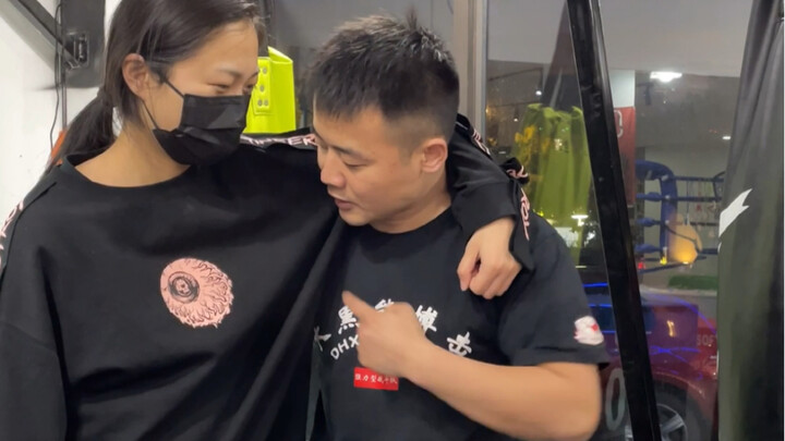 Lengan perempuan sepuluh kali lebih kekar dibandingkan lengan laki-laki.