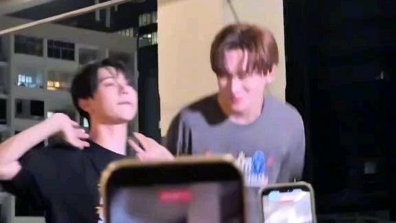ต้นหลิว บีเหว๋อ