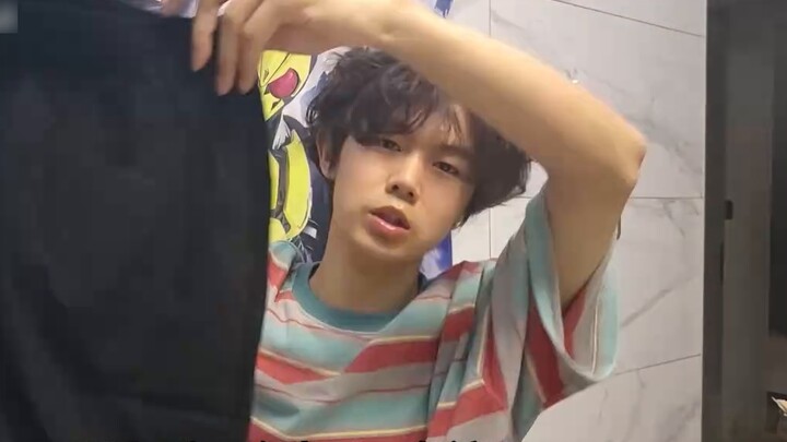 I unpacked Kamen Rider and found two pairs of women's underwear! It seems that I can unpack any pack