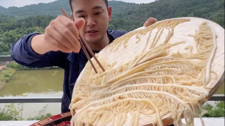 The weather’s getting colder—time to fire up the hot pot!