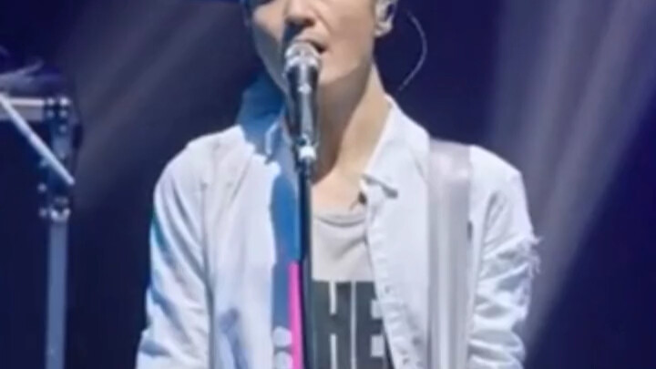 الحياة لعبة، ولا بد من بذل كل الجهد فيها.