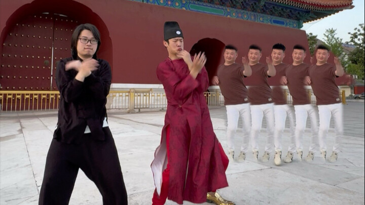 A genius in ten steps, a demon in a hundred—how can anyone say the human race lacks a great emperor?