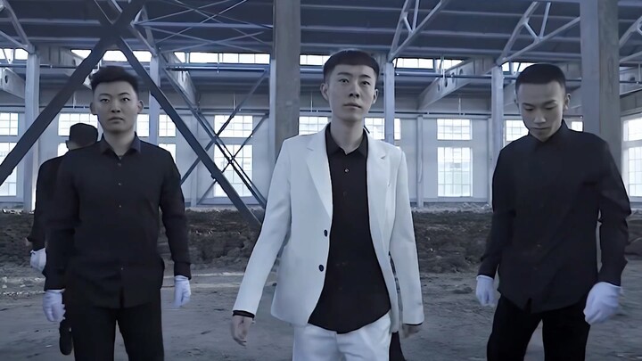 تشينغهاي يهتز لكن مقابل الثعابين (مزيج مارتن غاركس)