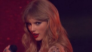 [Live]Taylor Swift -You Belong With Me(iHeartRadio 2012)