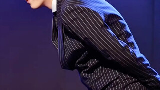 【Park Seo-han】211212 fanmeeting The super cute Crayon Shin-chan Ant Dance!!! Dancing in formal attir