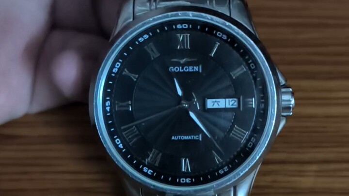 Does anyone know what brand this watch is? How much could it fetch on the secondhand market?