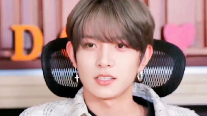 وجه جميل يردد: "شي باي إن جين ني"