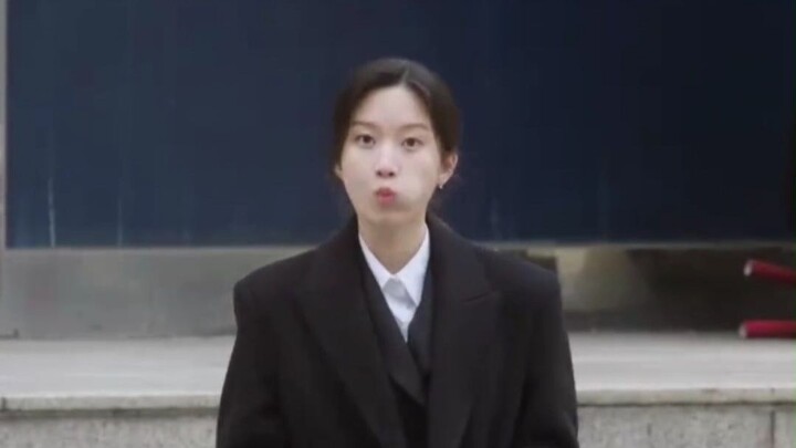 Without a single line of dialogue, it still captures the heroine’s charm—this shot-based storytellin