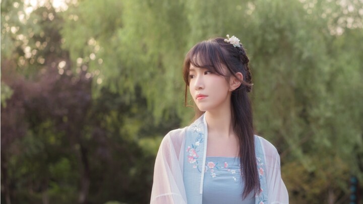 [Su Ci] Pipa Song: Only the autumn moon in the middle of the river is white