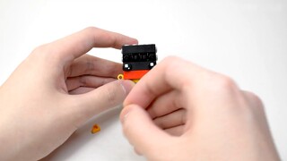 ใช้ชุด LEGO สร้างโปเกมอน: Red Lotus Armour Riding Square Head Boy [ดัดแปลงในชุด]
