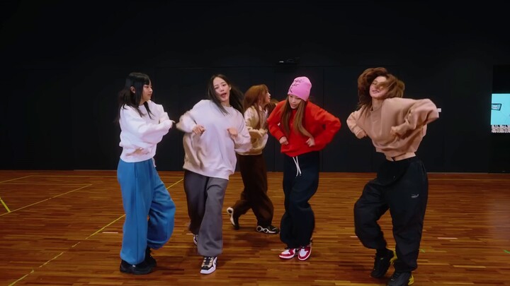 New Jeans 'OMG' dance practice