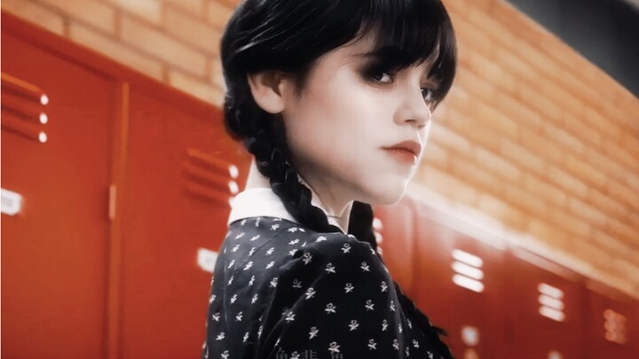 [Wednesday’s Wardrobe] A Gothic Girl Allergic to Color! Turns Out Black and White Can Be Styled in S