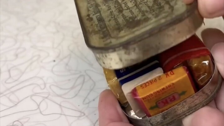 "Post-Apocalyptic Wasteland Food Unboxing"