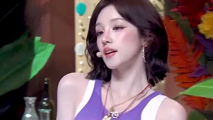 Absolutely stunning Song Yaqi’s abs