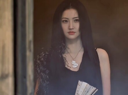 The older sister is back again—so gorgeous! | Jing Tian