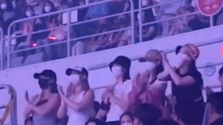 Jitu và Twice tham dự itzy concert và hát Dalla